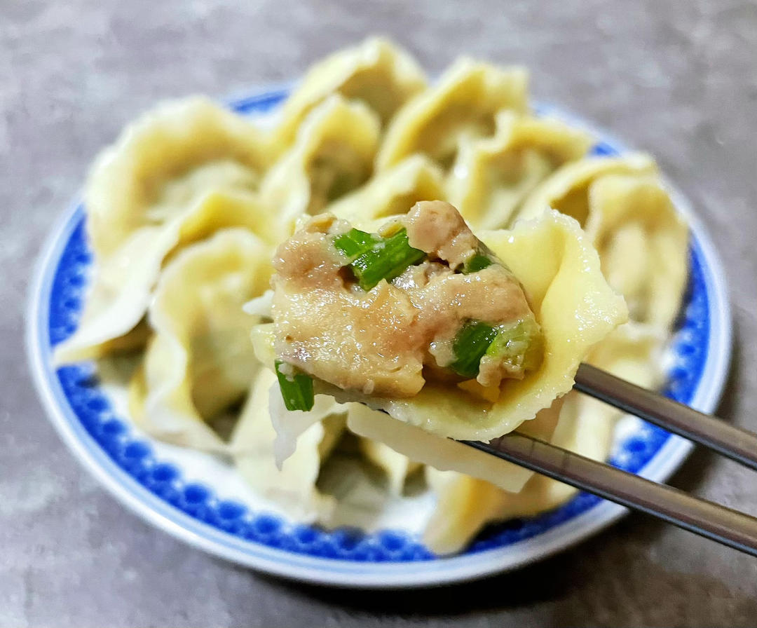 茼蒿鲜肉海螺水饺的做法