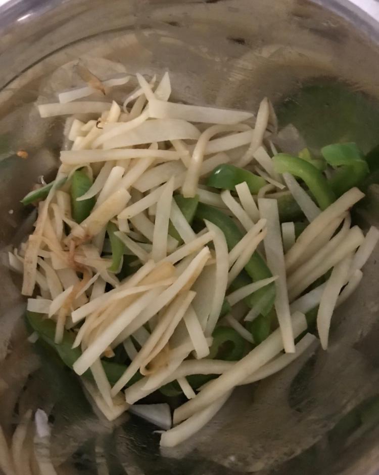 厨师长教你：“炝炒土豆丝”的家常做法，口感爽脆