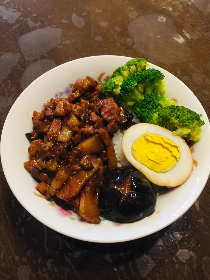 好吃到舔碗的卤肉饭
