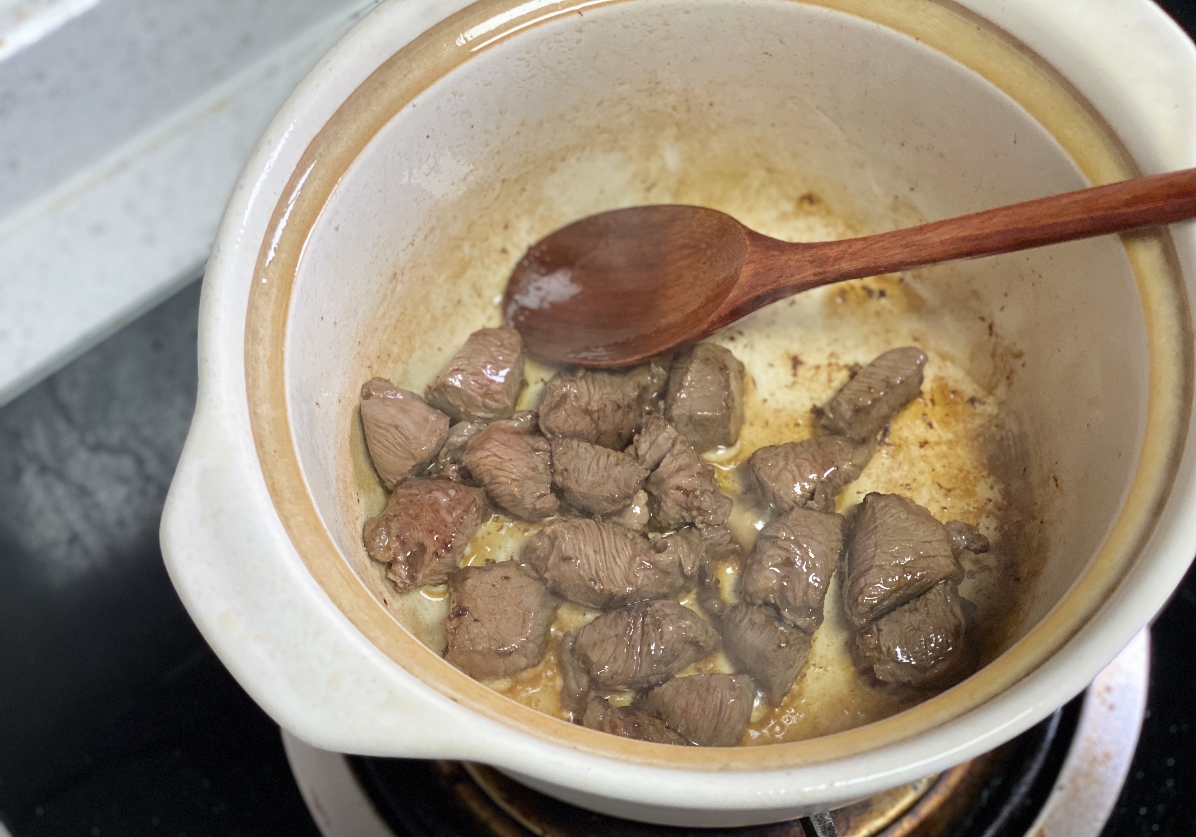 韩式牛肉海带花汤的做法 步骤3