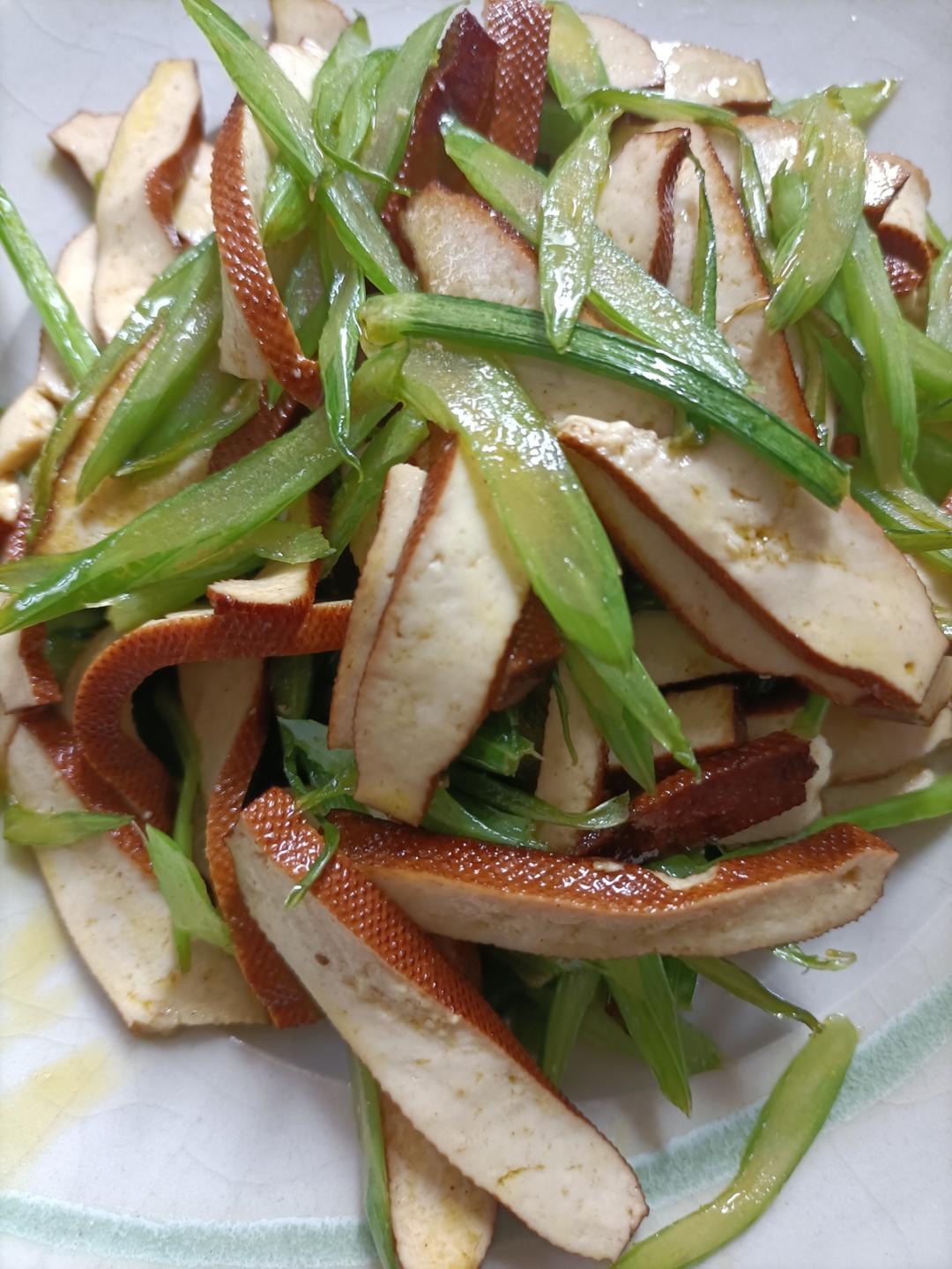 芹菜炒香干的做法