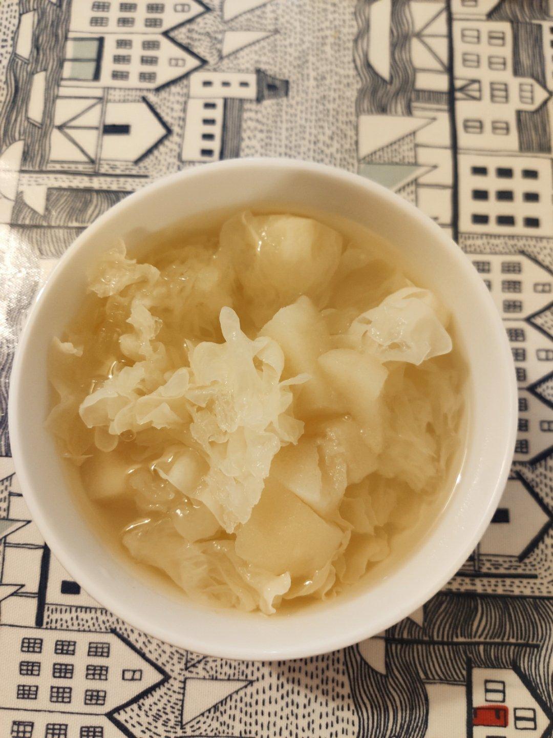 冰糖银耳雪梨汤
