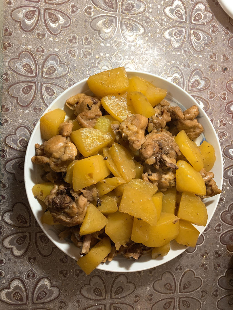 土豆炖鸡肉