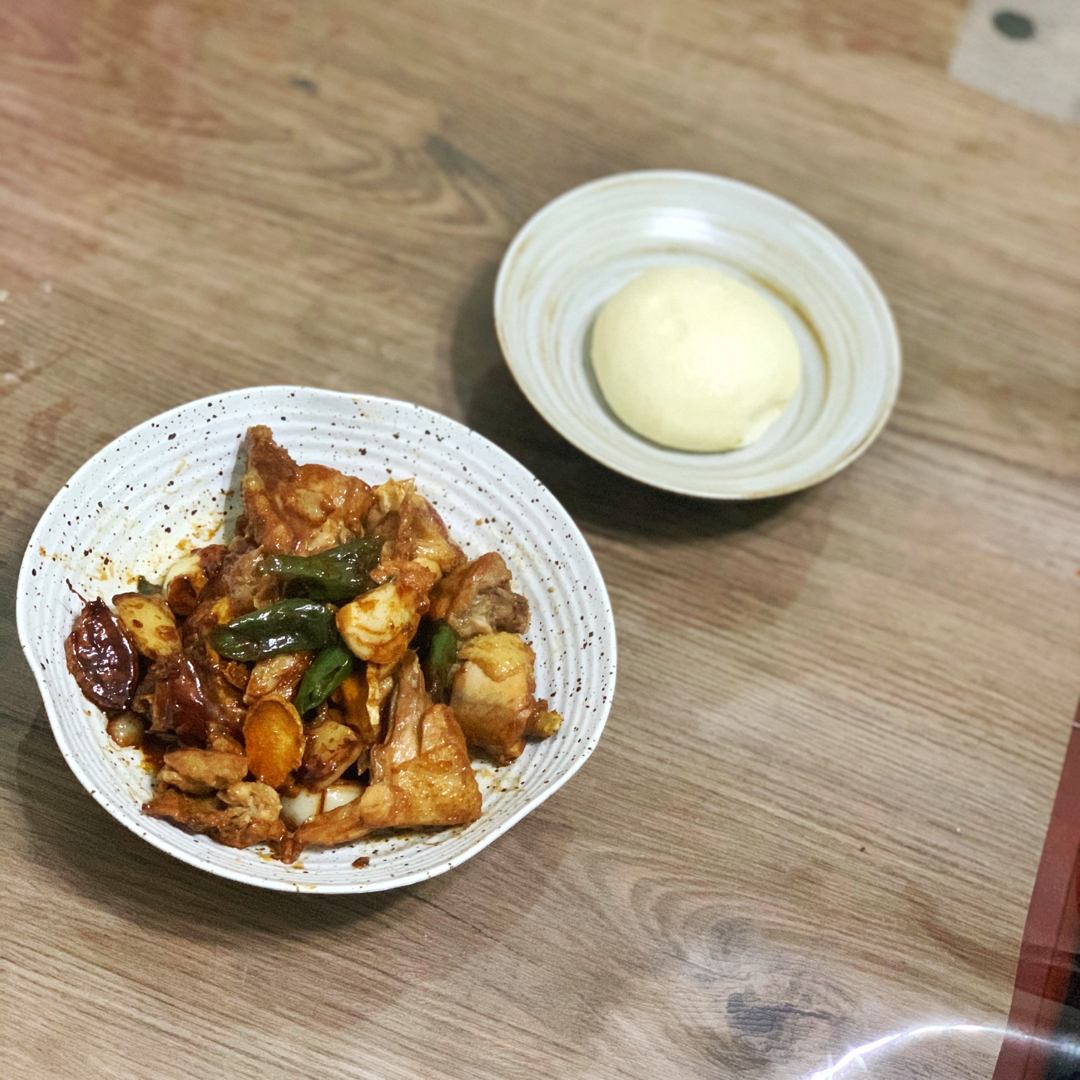 广州街头闻名美食~啫啫鸡煲