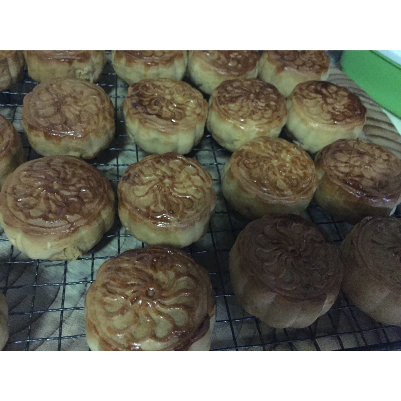广式月饼—蛋黄莲蓉月饼