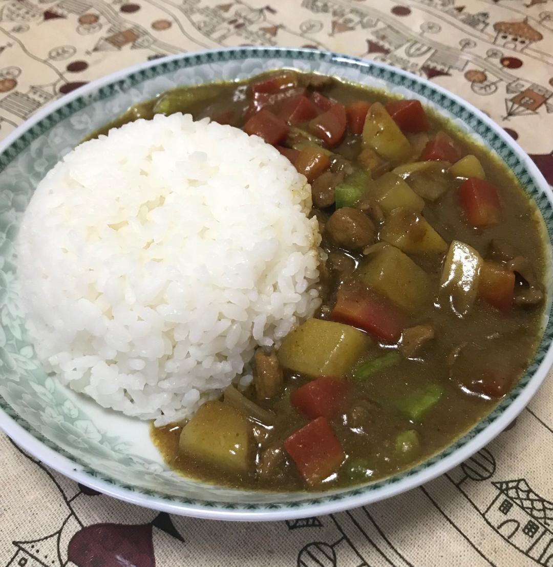 咖喱鸡肉饭