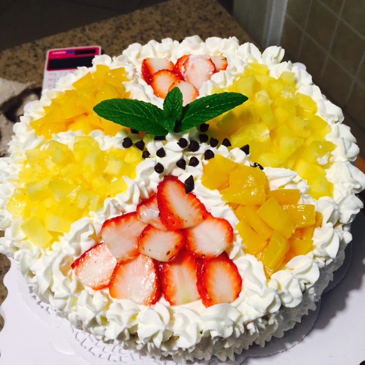 鲜奶双拼水果蛋糕