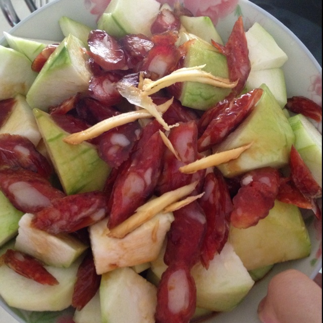 鼓浪屿的酱油妹做的【丝瓜蒸香肠】鲜嫩美味傻瓜菜