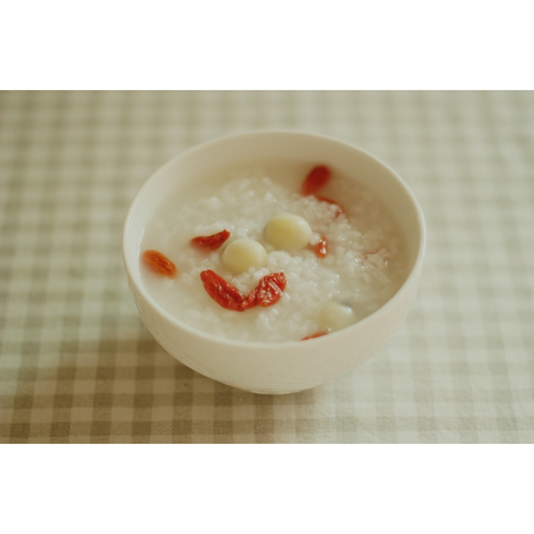 局局做的鲜莲子枸杞粥