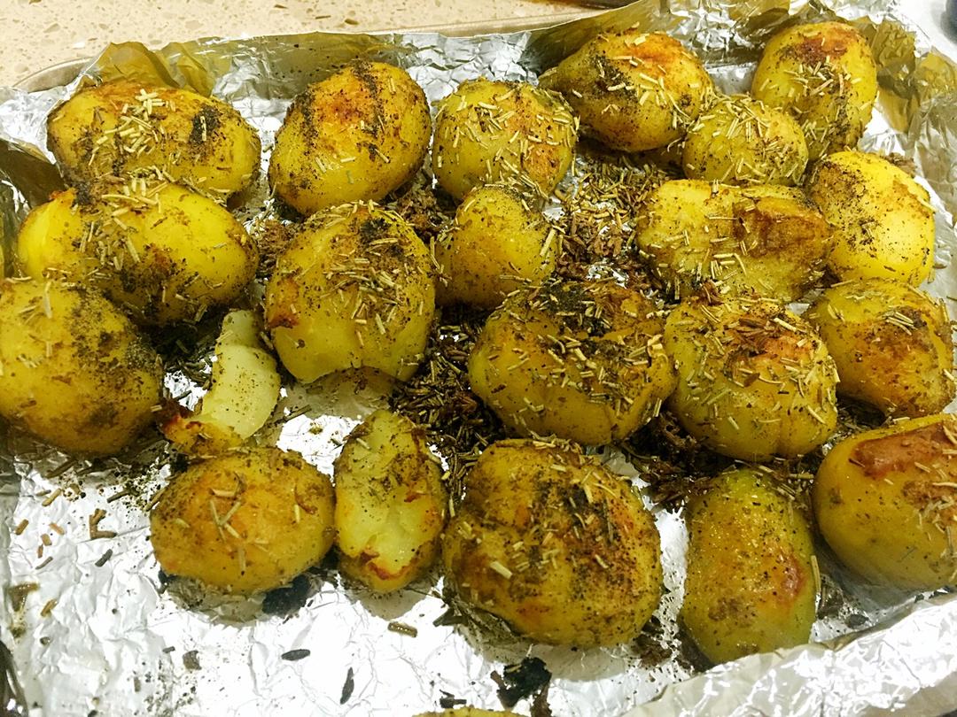 白皙同学做的烤小土豆