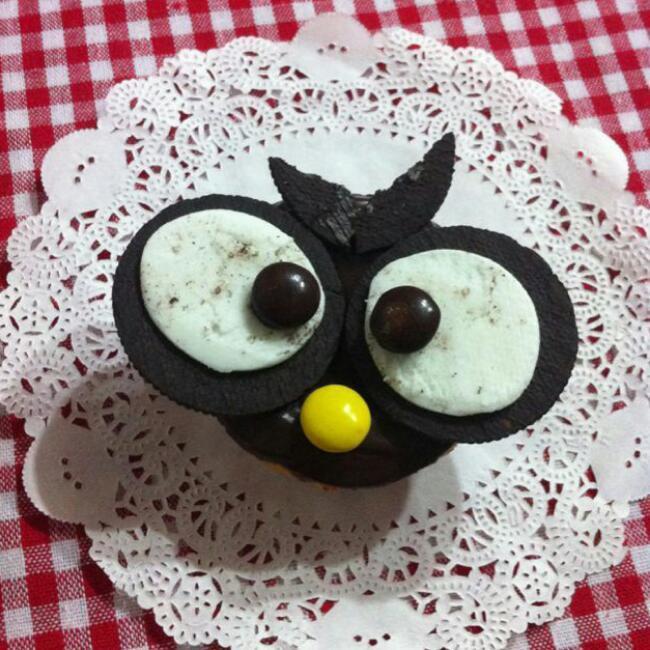 猫头鹰黑巧克力cup cake的做法