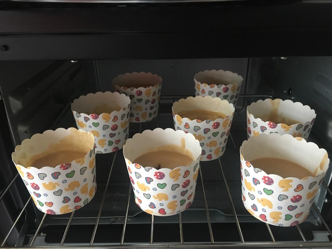 软绵绵戚风纸杯蛋糕
