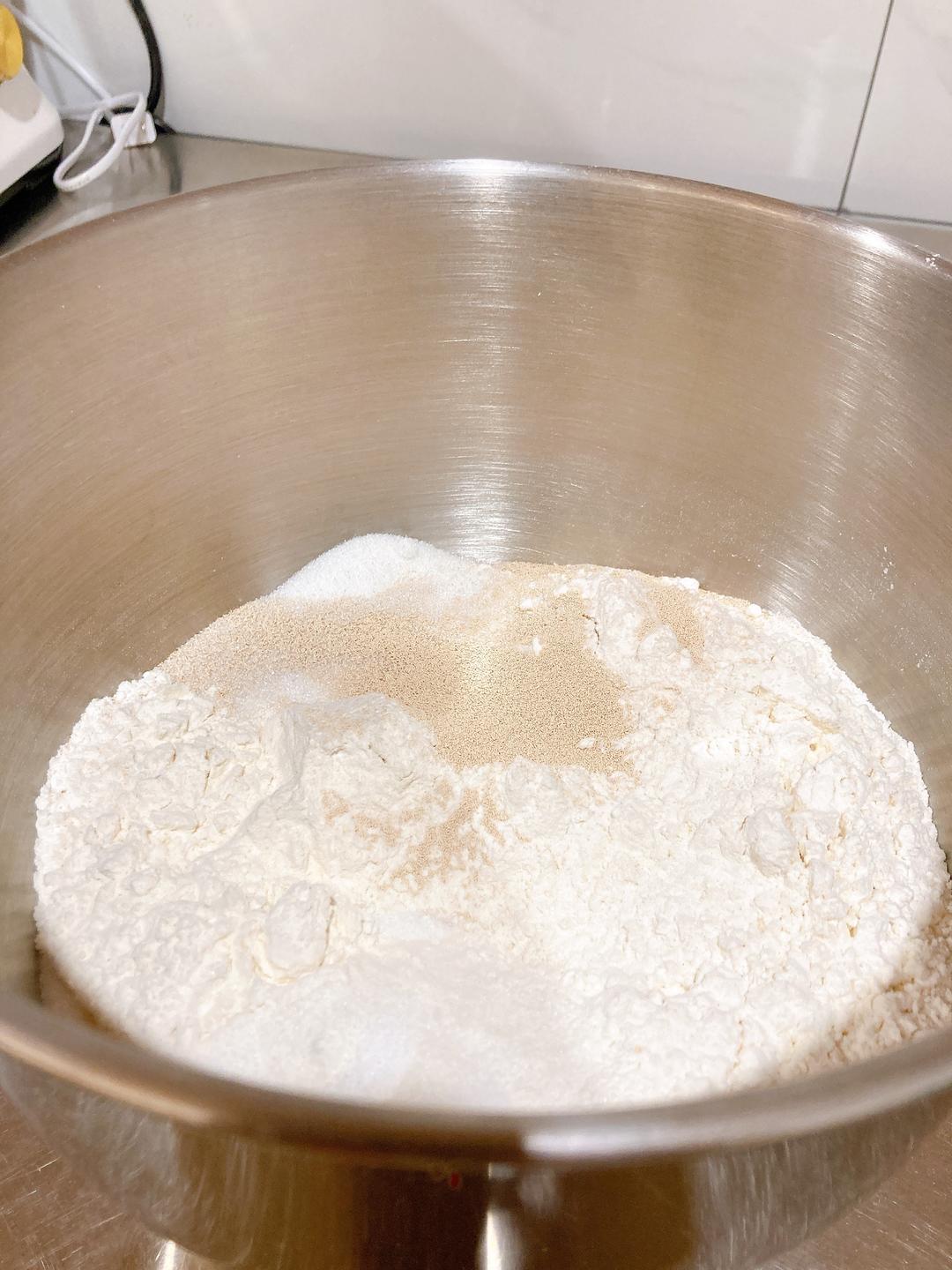 纯奶手撕吐司的做法 步骤1