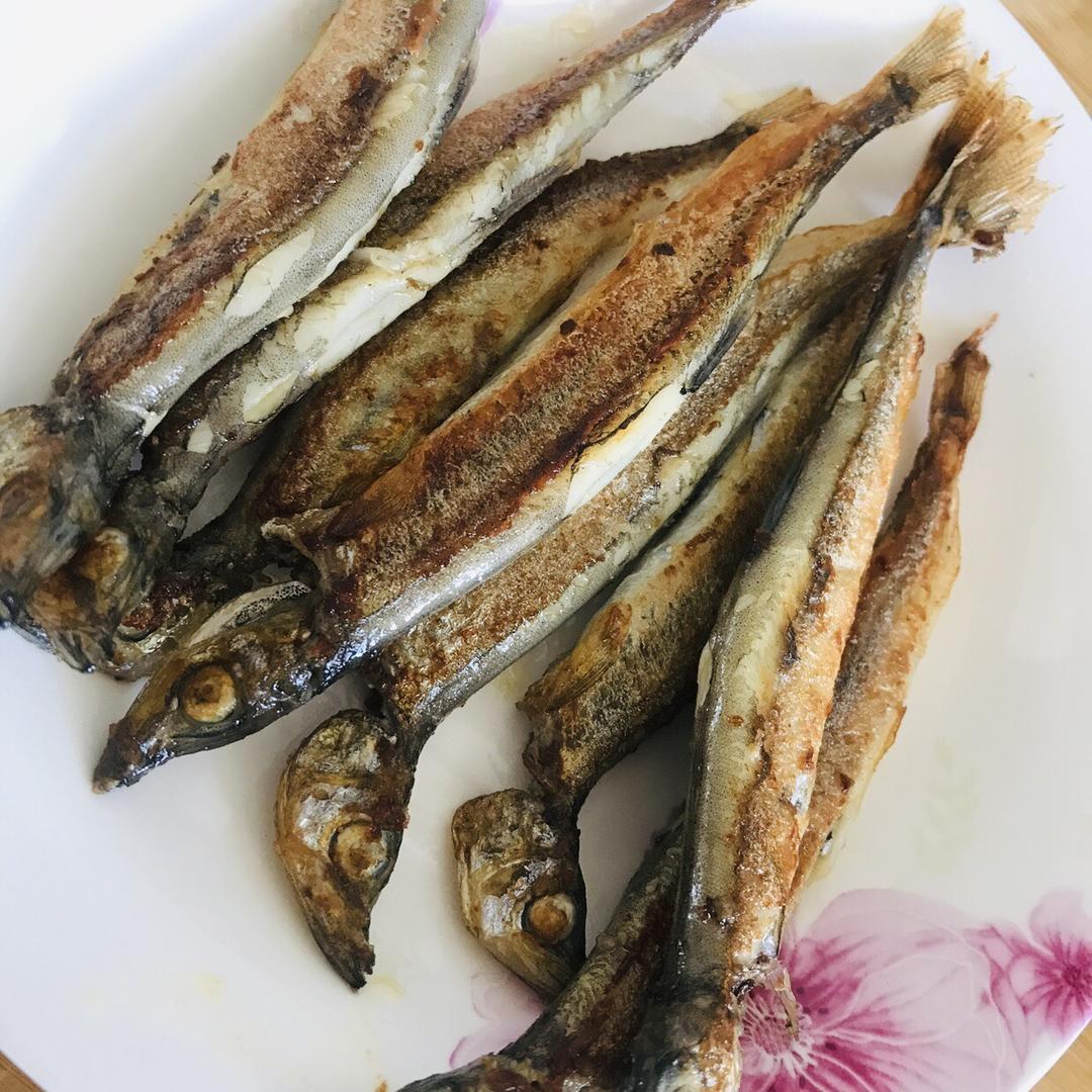 香煎多春鱼