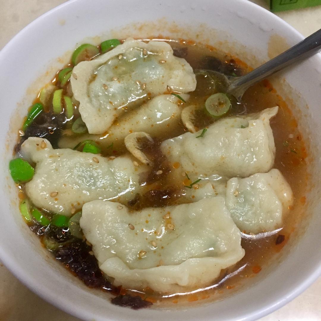 酸汤水饺