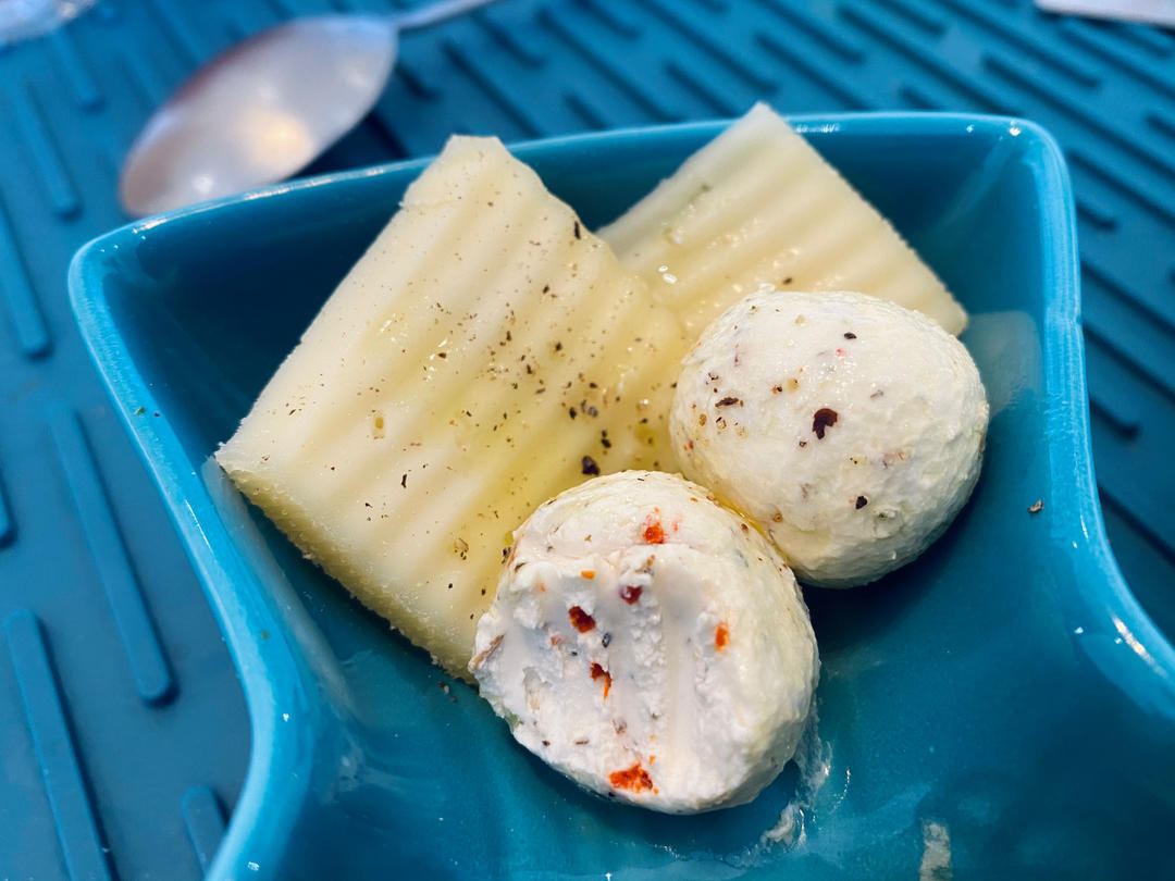 KETO低碳生酮-labneh cheese ball in olive oil