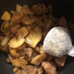 万恶的【土豆炖牛肉】高压锅的做法 步骤13