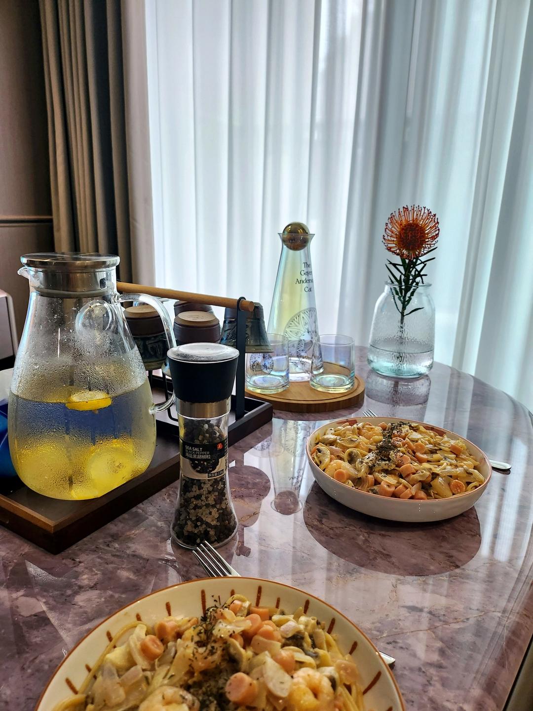 10分钟煮出一锅鲜，虾仁奶油意面太香了！