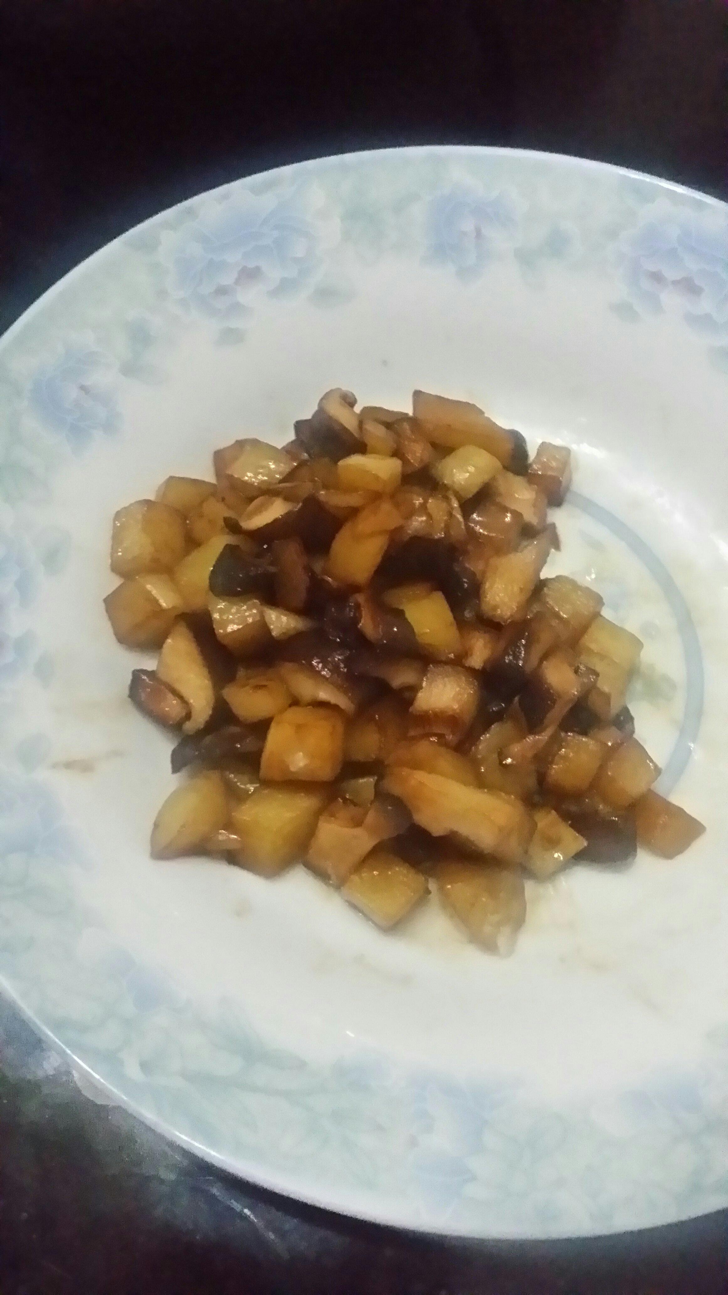 土豆香菇丁的做法