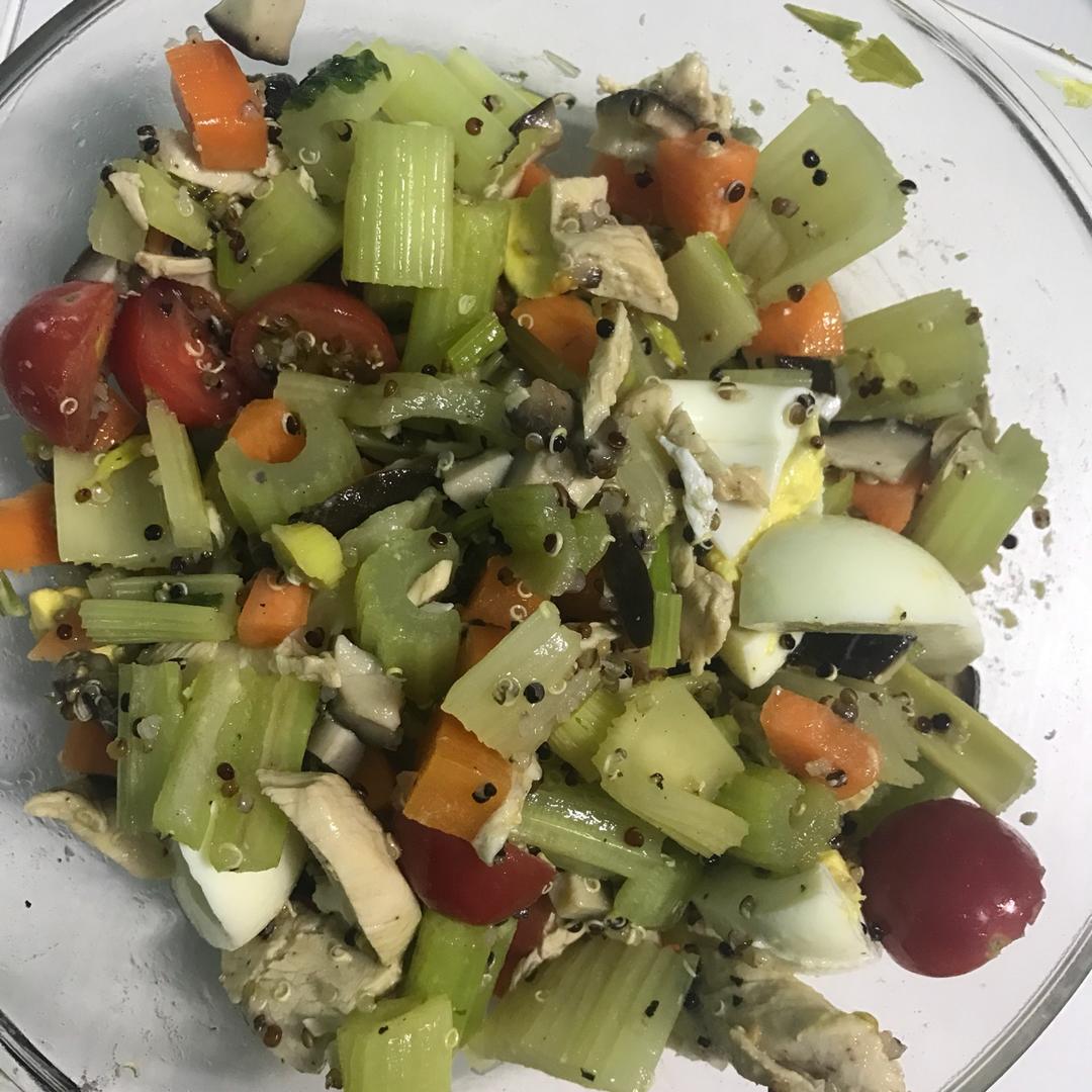 藜麦鸡胸肉沙拉