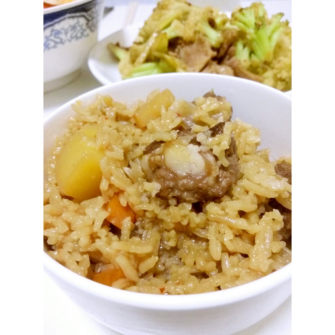 芋头排骨焖饭—有饭有肉有菜一人食