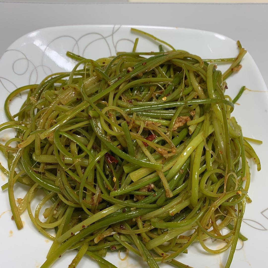 湖南口味凉拌手撕蒜苔