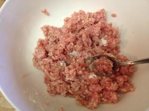 肉丸粉丝蘑菇汤的做法 步骤1