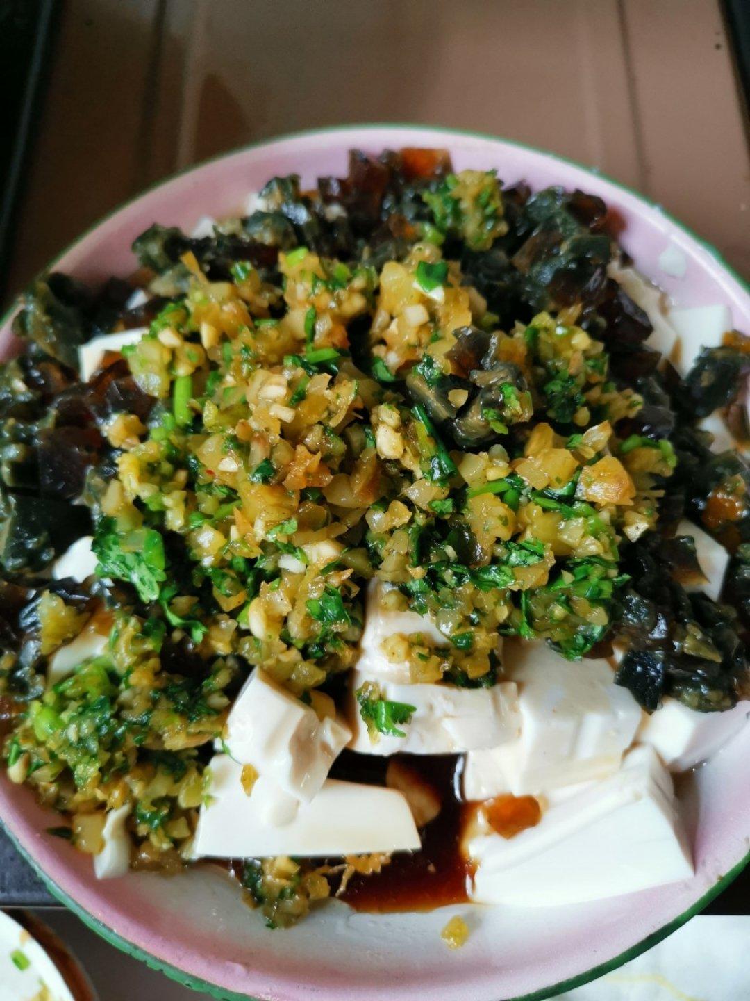 皮蛋拌豆腐
