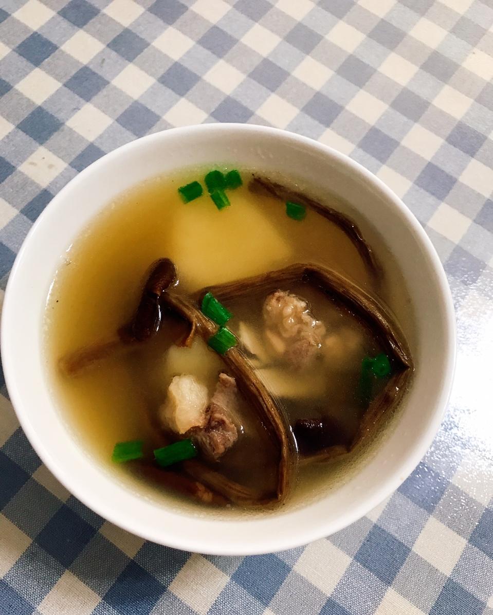 茶树菇排骨汤
