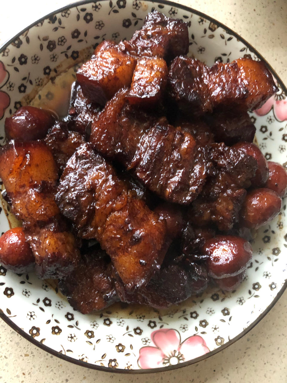 加了鹌鹑蛋后，这盘红烧肉，美味的逆天啦——鹌鹑蛋烧肉（孔瑶食谱）