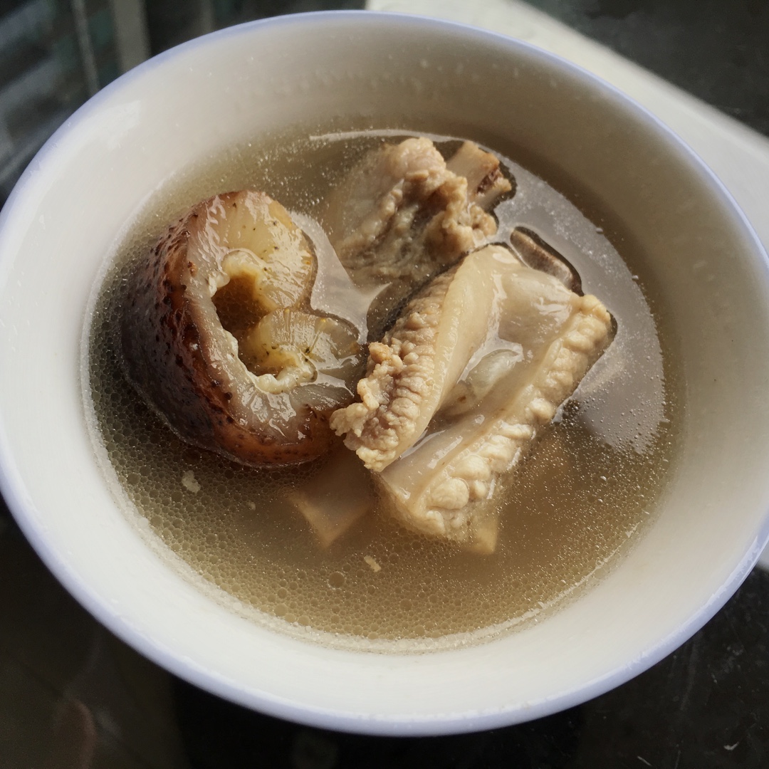 花胶海参煲排骨