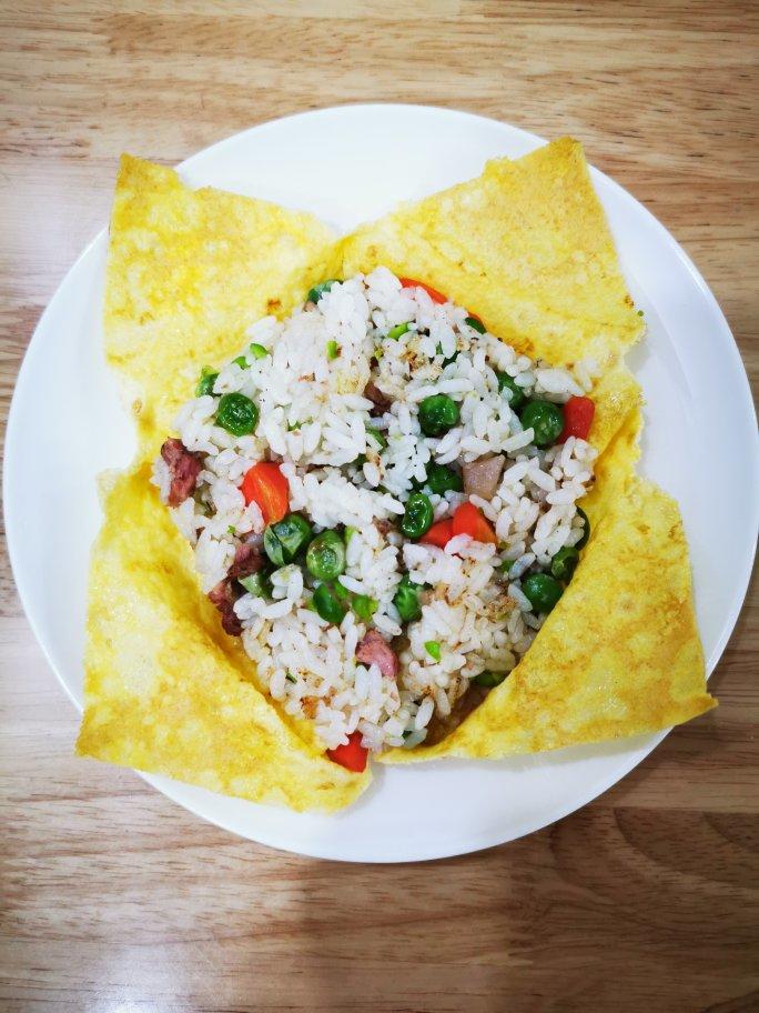 腊肠蛋包饭