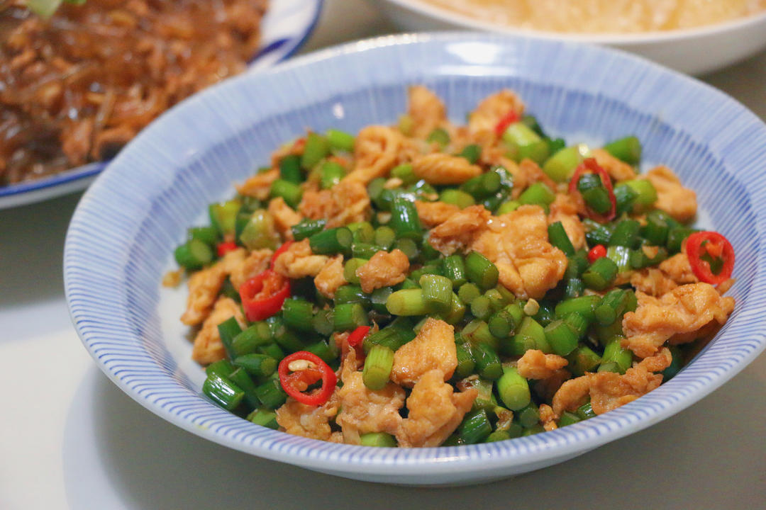 5分钟做道下饭菜-蒜薹炒鸡蛋