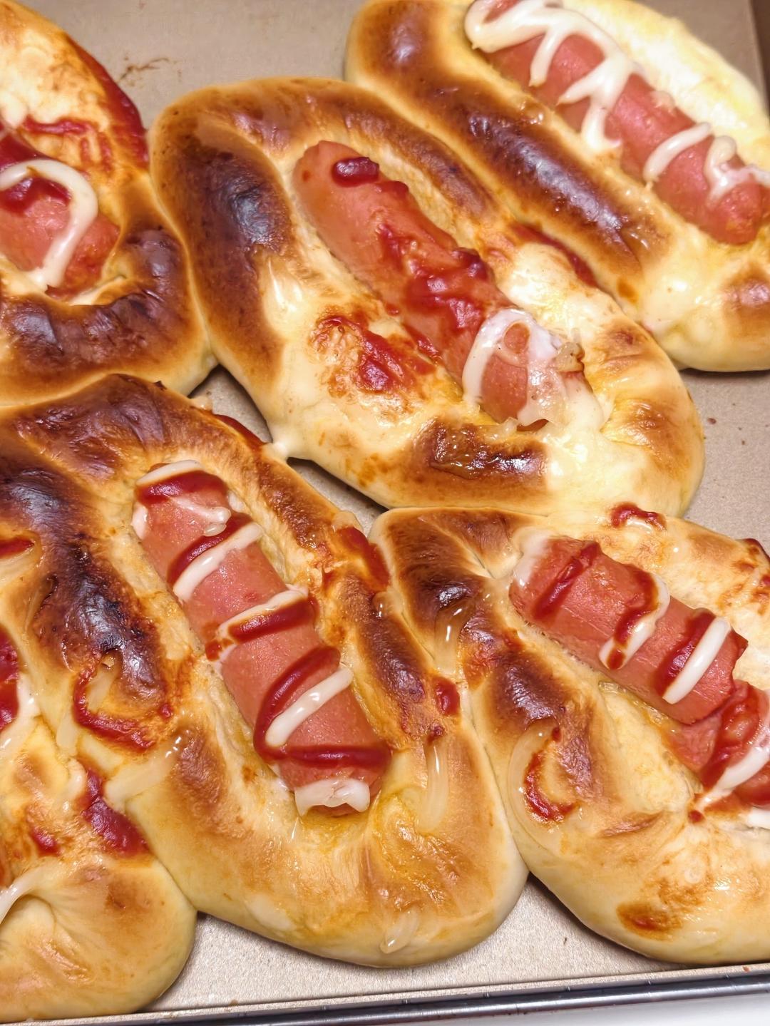 经典的热狗面包！非常简单的整形方法！