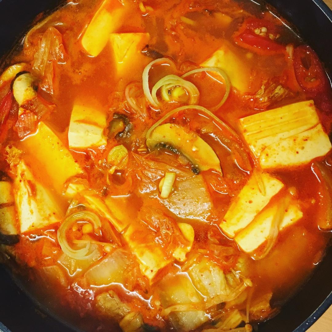 金山找kenken做的辣白菜豆腐汤