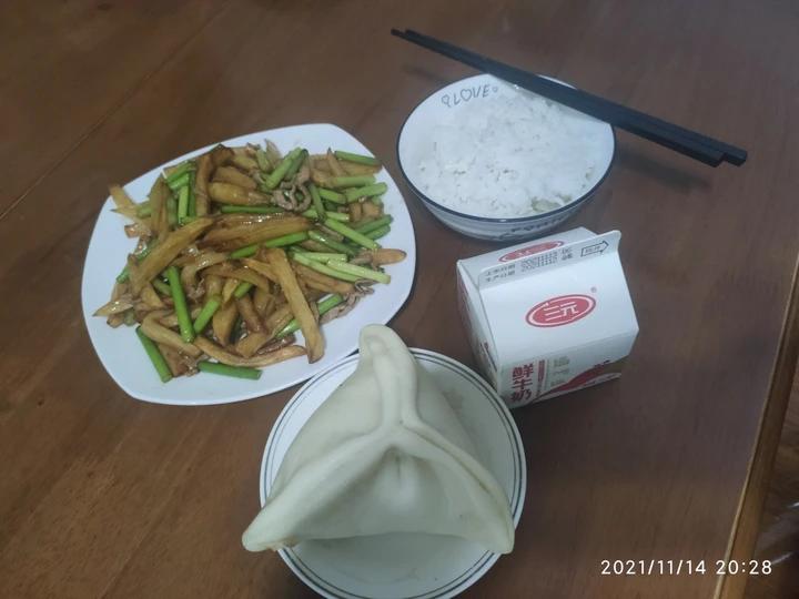 土豆炒蒜苔