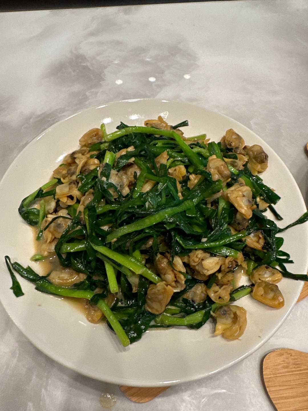 今日菜谱：蛤蜊肉炒韭菜