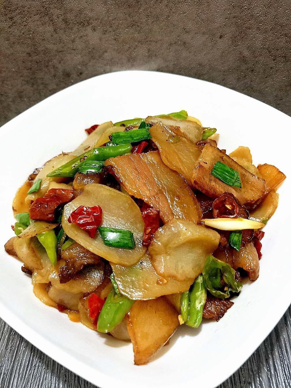腊肉炒干土豆片