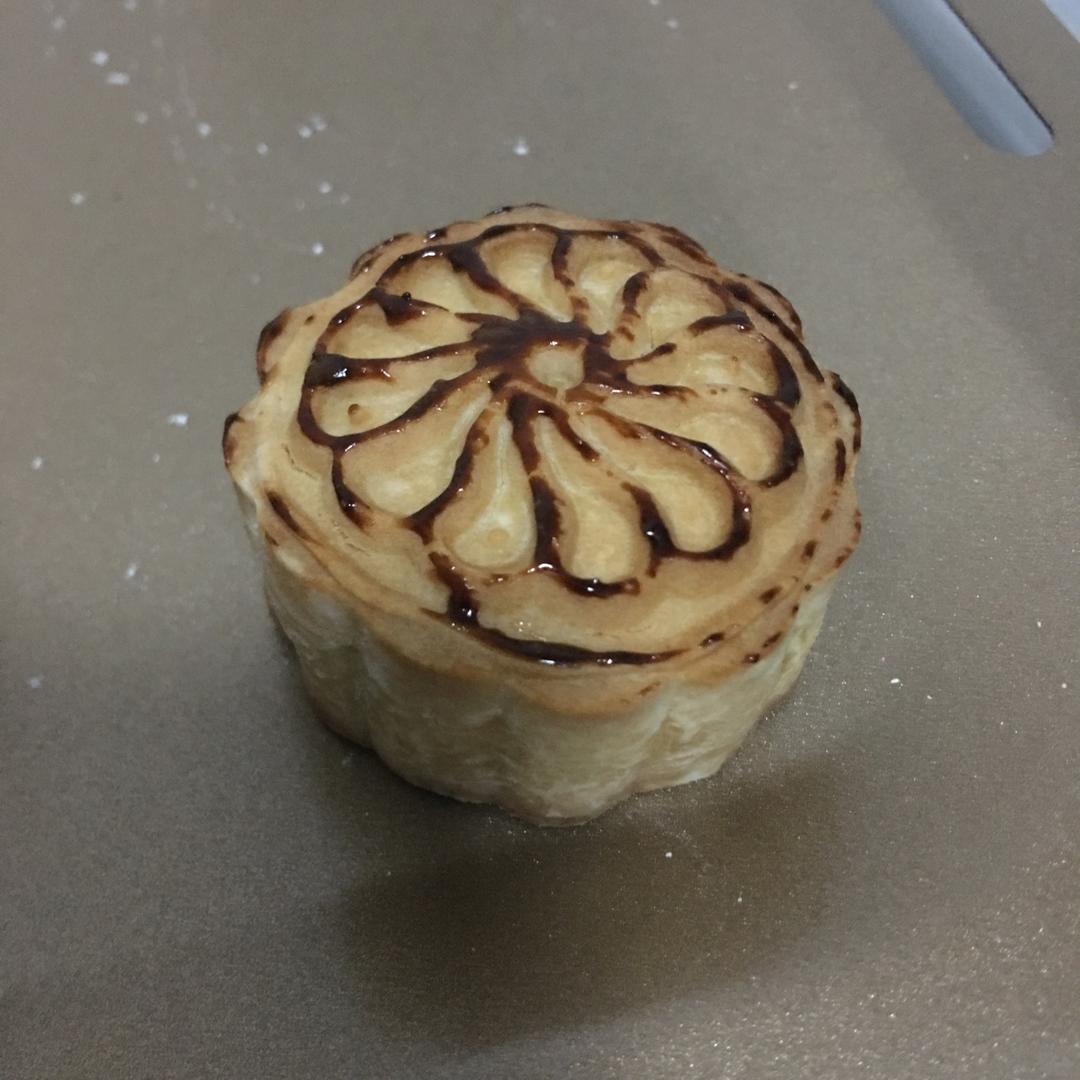 广式月饼—蛋黄莲蓉月饼