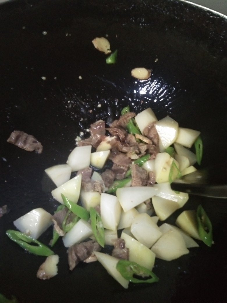 土豆炖熟牛肉的做法