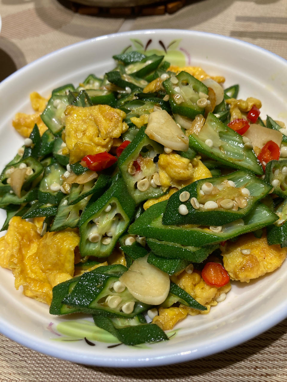 低脂低卡，简单易做的秋葵炒鸡蛋