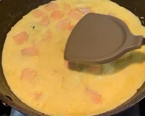 美式三文鱼炒滑蛋 Salmon scramble eggs的做法