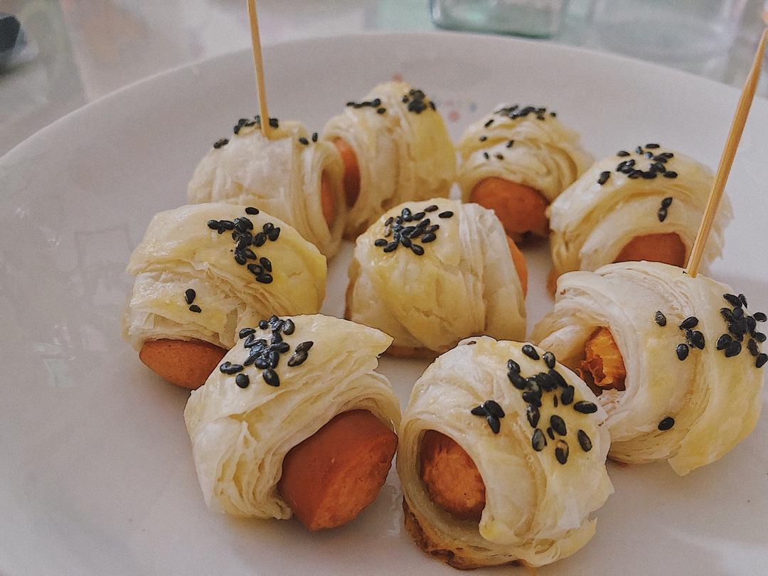香肠酥皮卷：手抓饼皮还能这样吃，不用和面快速搞定早餐