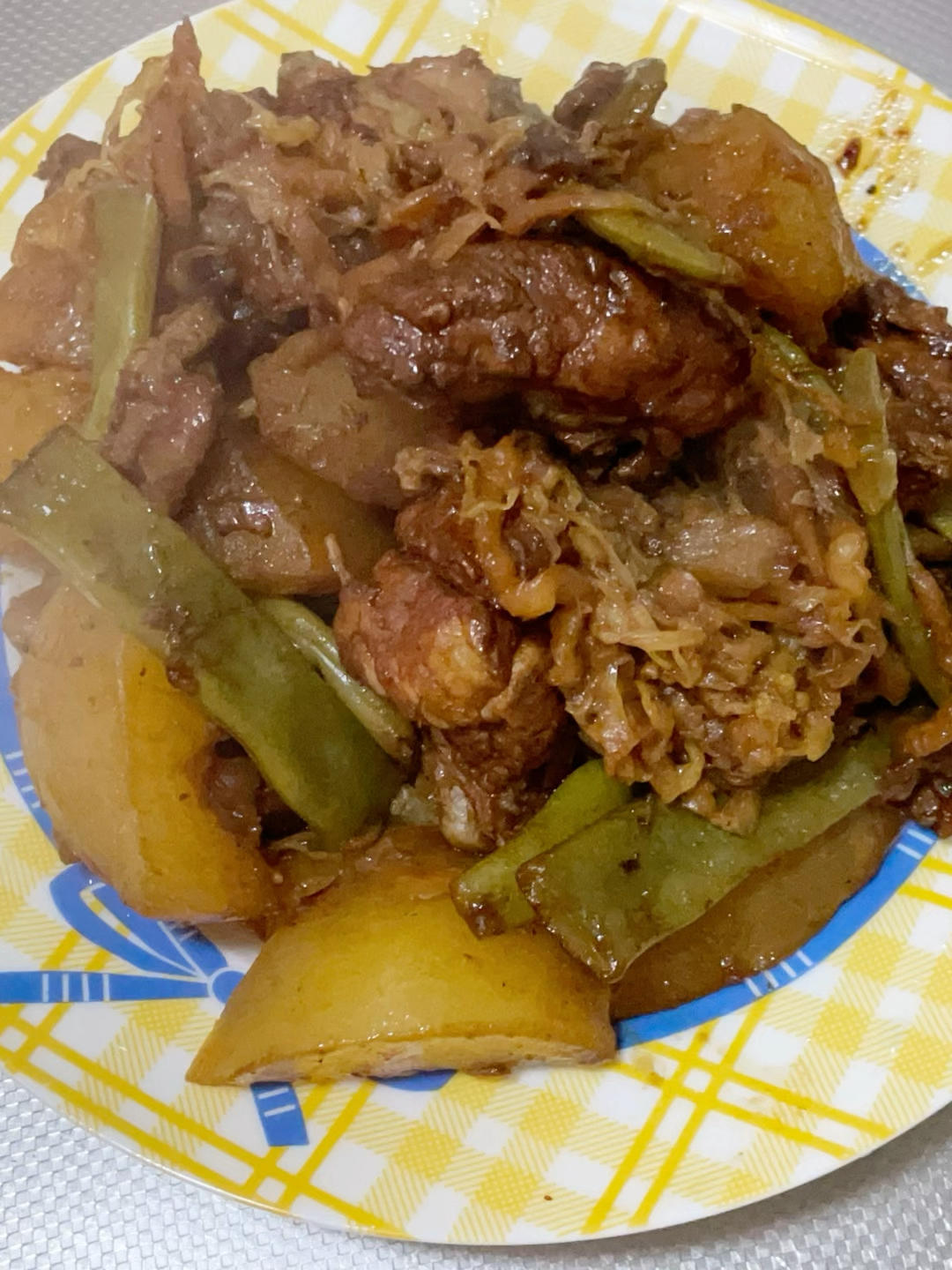 酸菜炖排骨豆角，加上软软糯糯的土豆子