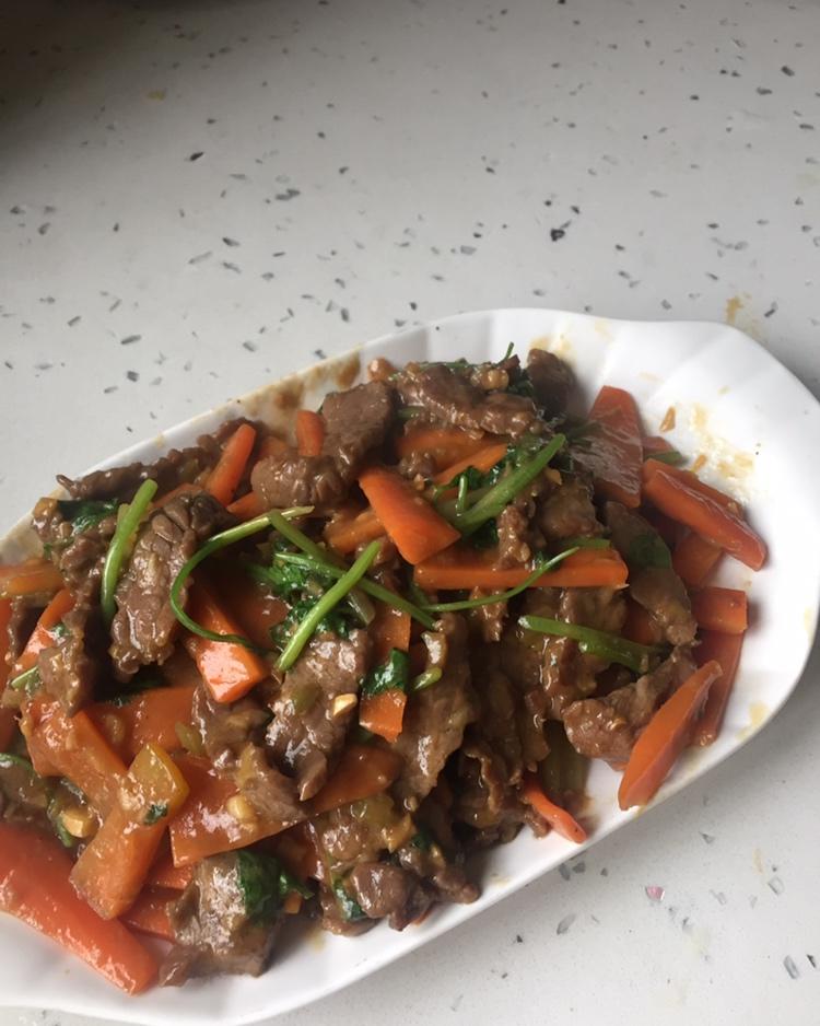 胡萝卜炒牛肉