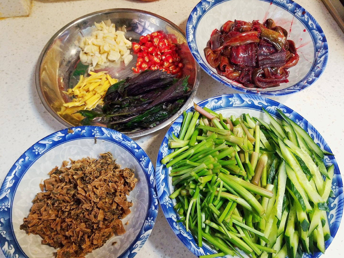 配菜比主料更好吃的家常做法-鳝鱼蔬菜煲的做法 步骤5