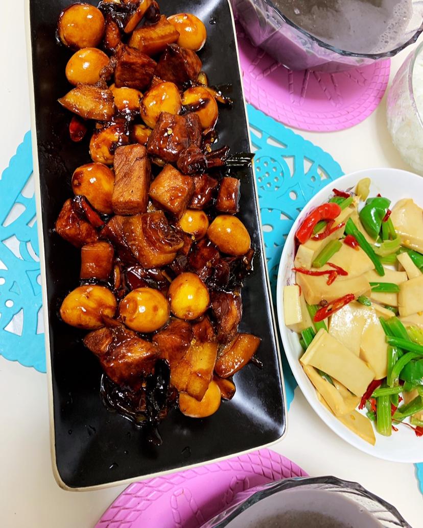 不放油的红烧肉+鹌鹑蛋