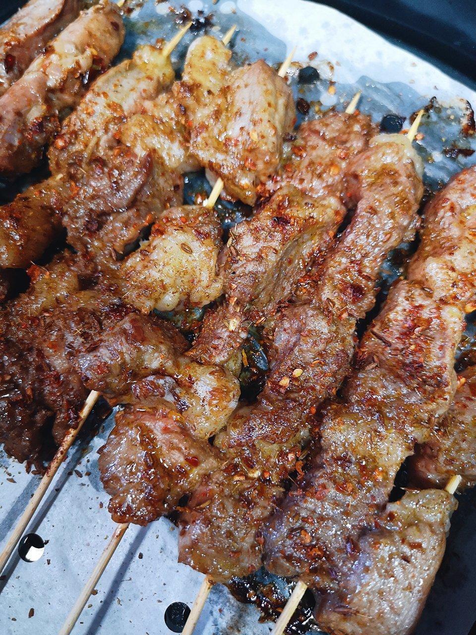 羊肉串用家里烤箱烤出明火烧烤的味道！