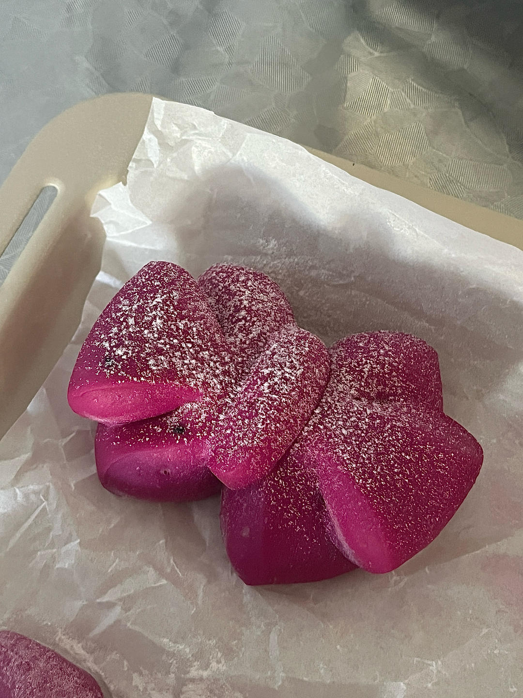 超级少女心系列！火龙果蝴蝶结面包！