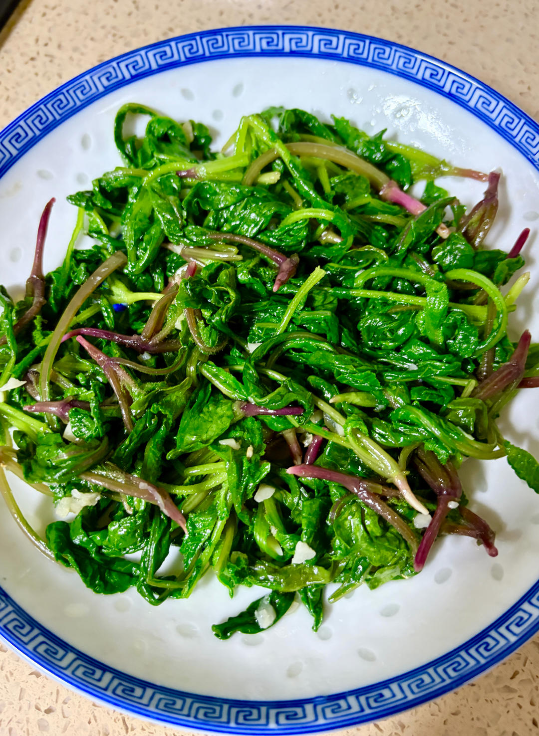 蒜蓉拌萝卜苗——中式一日三餐（三百二十四）